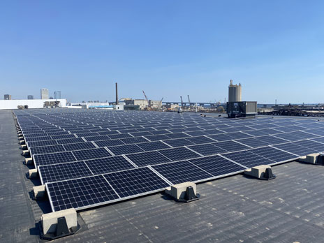 Expandable 1-MW solar panel array