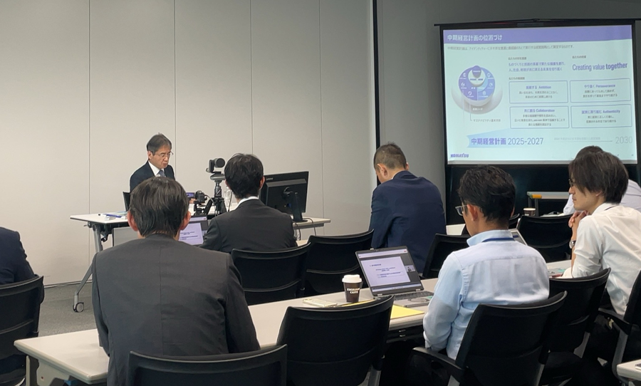本社で開催した社員ミーティングの様子